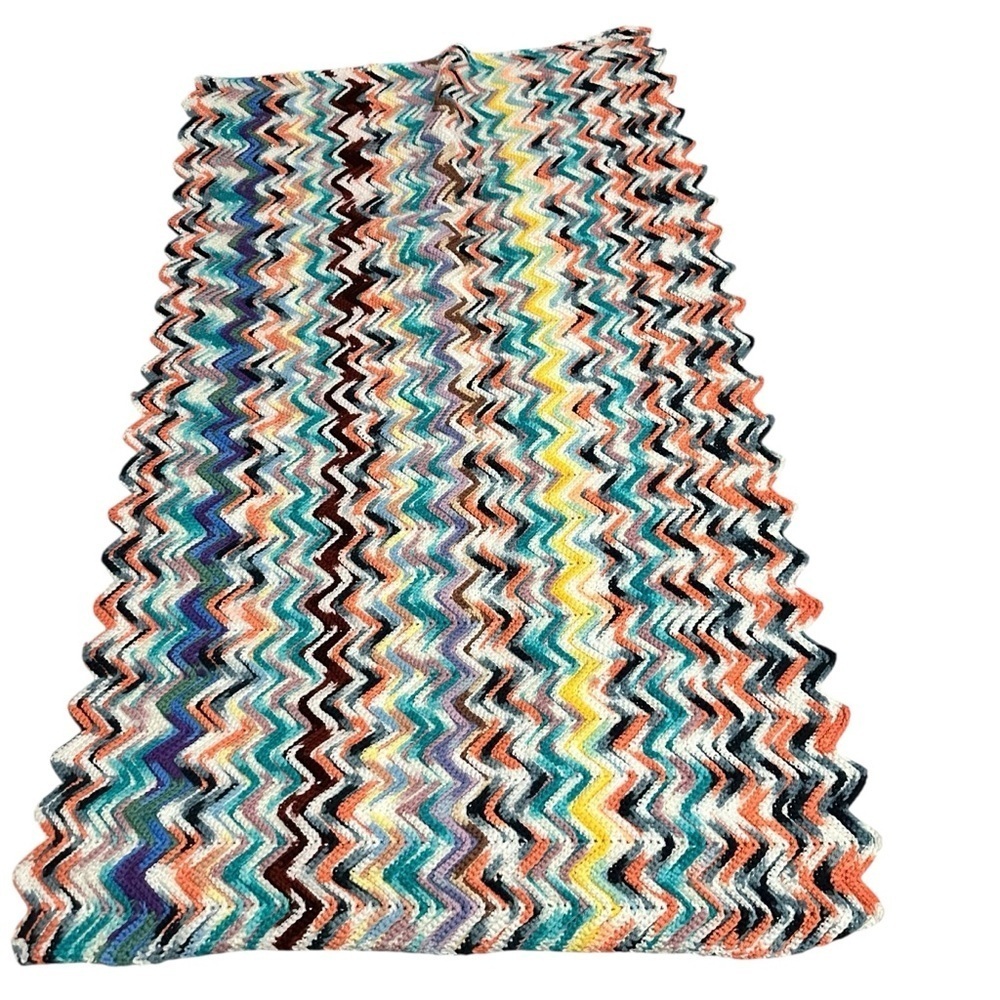 Multicolor Zigzag Pattern Throw Blanket